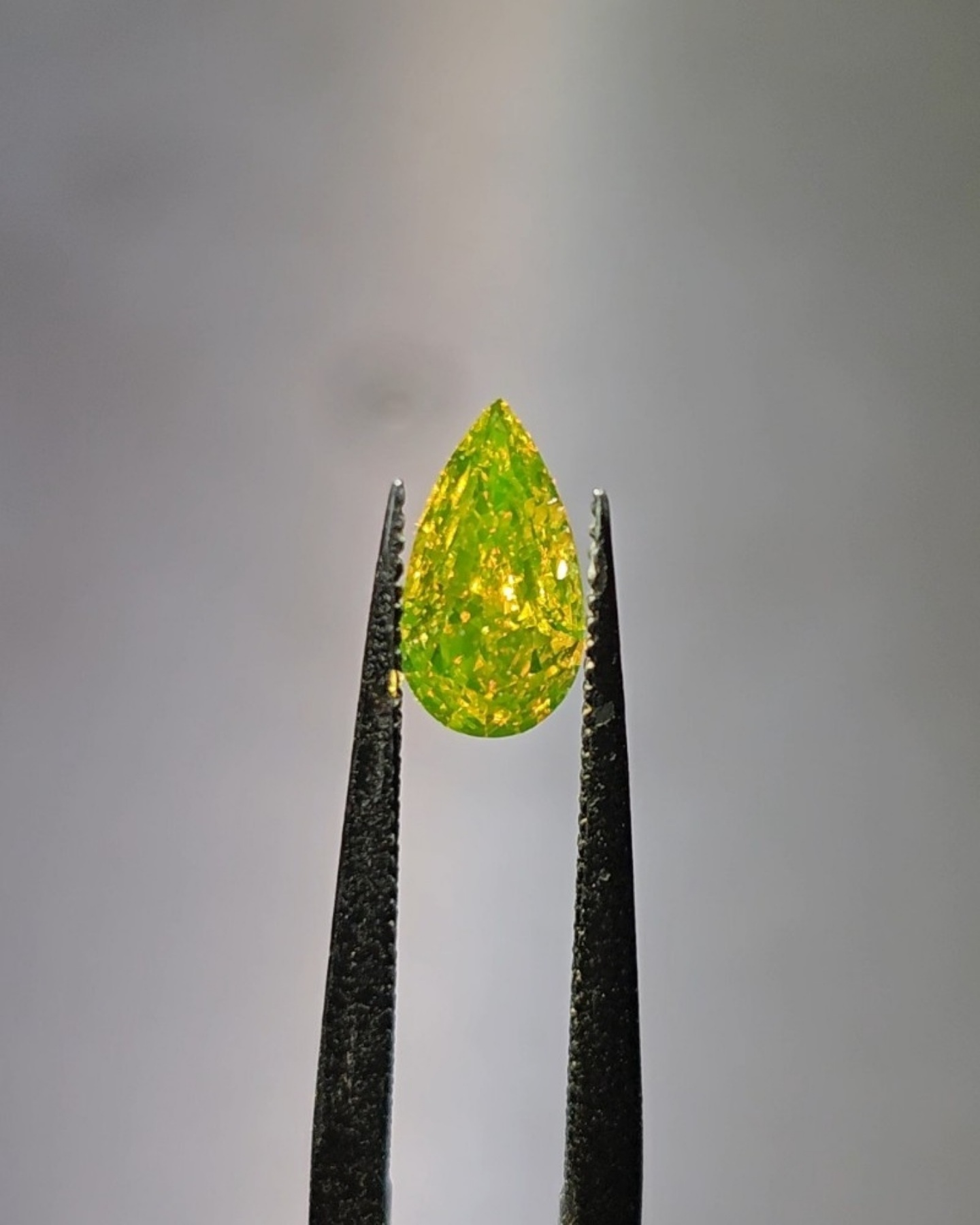 天然彩色鑽石（Fancy Deep Brownish Orangy Yellow）實拍 2