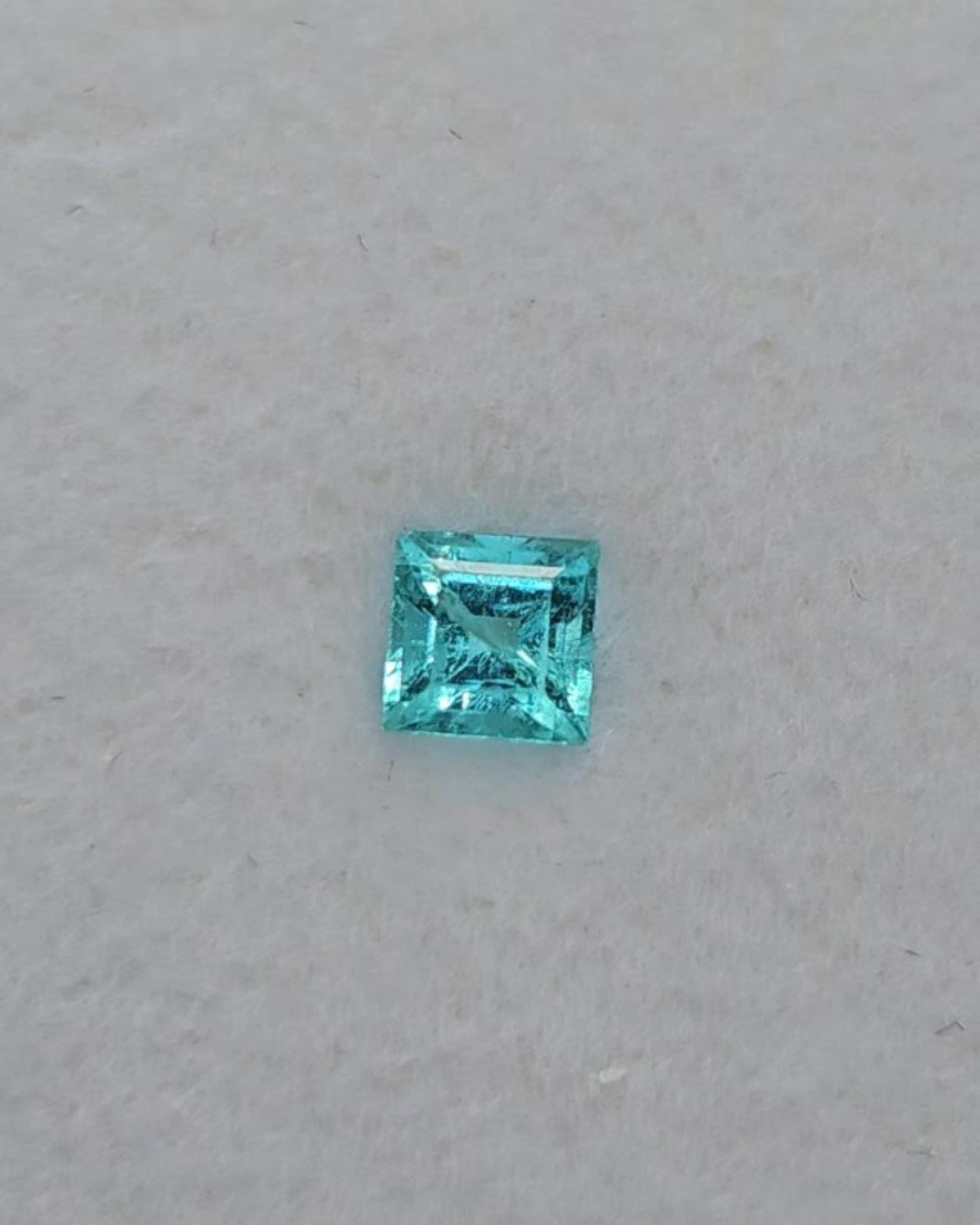 天然帕拉伊巴碧璽（Neon Blue）正面實拍
