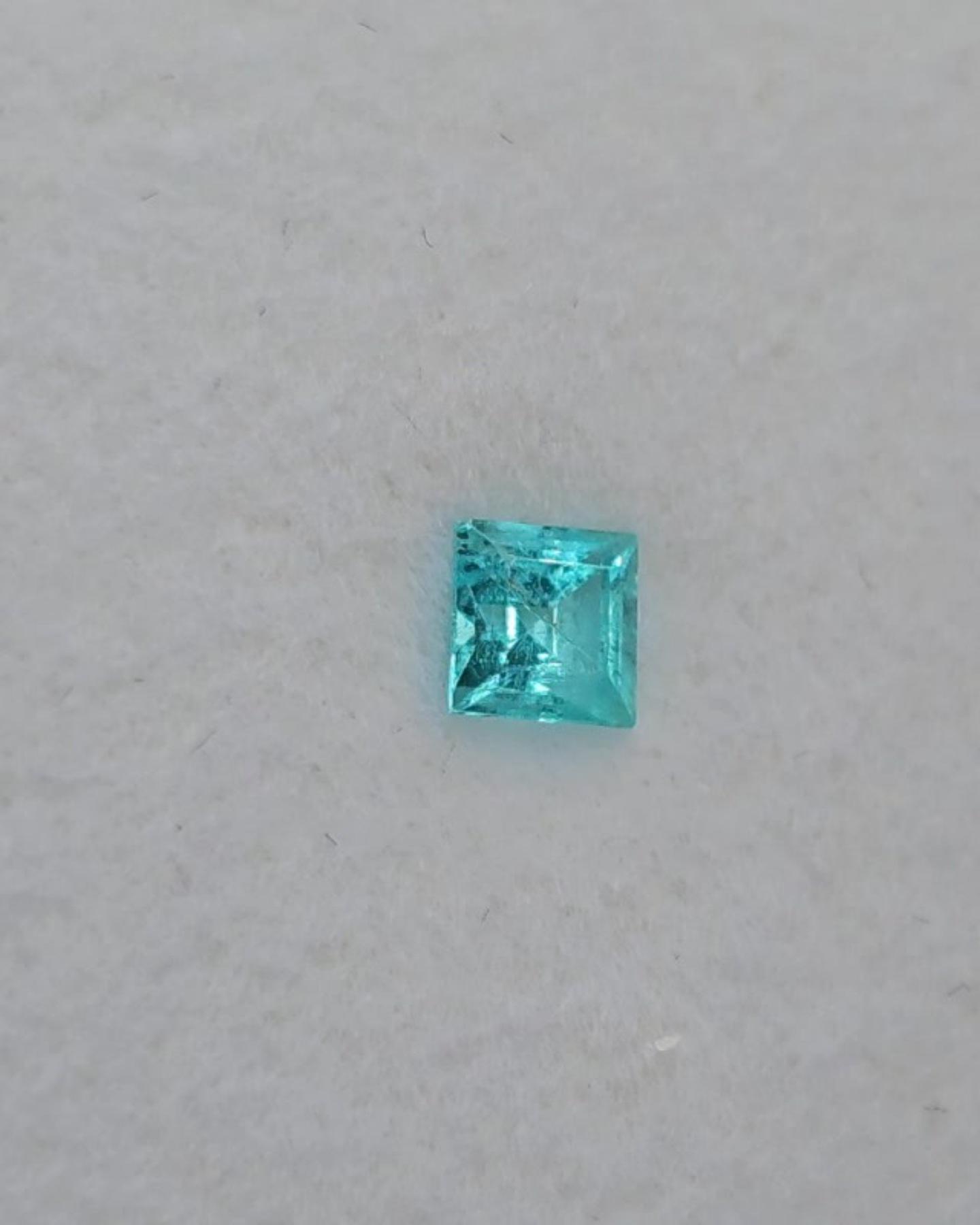天然帕拉伊巴碧璽（Neon Blue）實拍 2