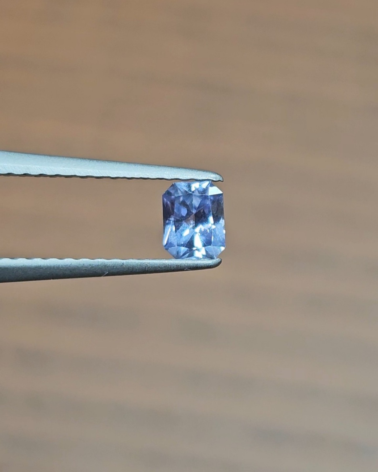 天然無燒藍寶石（Light Bluish Violet）0.33 克拉正面實拍